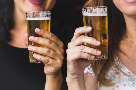 En Chile le pagarán a 25 personas para beber cerveza por 56 días