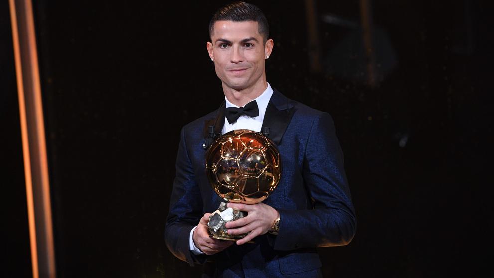 Cristiano Ronaldo recibe su quinto Balón de Oro