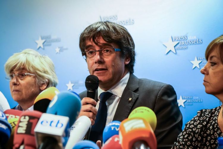 Puigdemont pide desde Bruselas dar soberanía a Cataluña tras victoria independentista