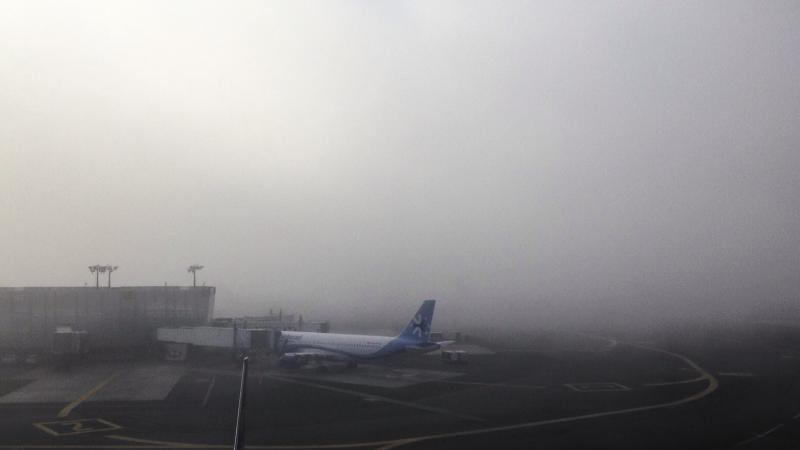AICM reanuda aterrizajes tras  suspensión por banco de niebla