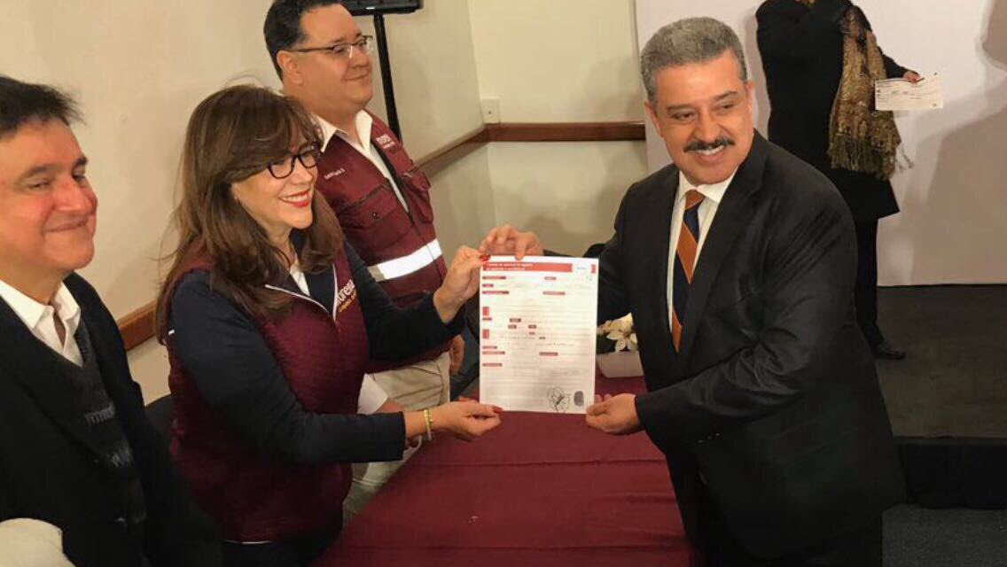 Carlos Lomelí se registra como precandidato de Morena a Jalisco
