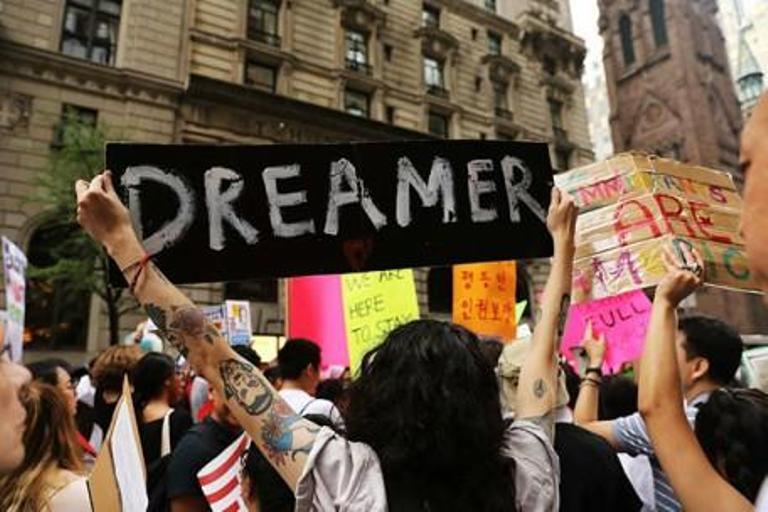 ÍNDICE POLÍTICO: Trump y EPN sólo usan y abusan a los dreamers
