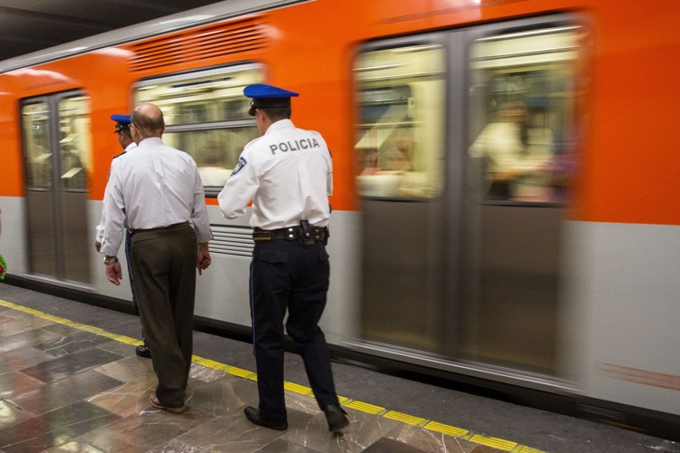 STC Metro realiza operativo navideño contra robos, ambulantaje y suicidios