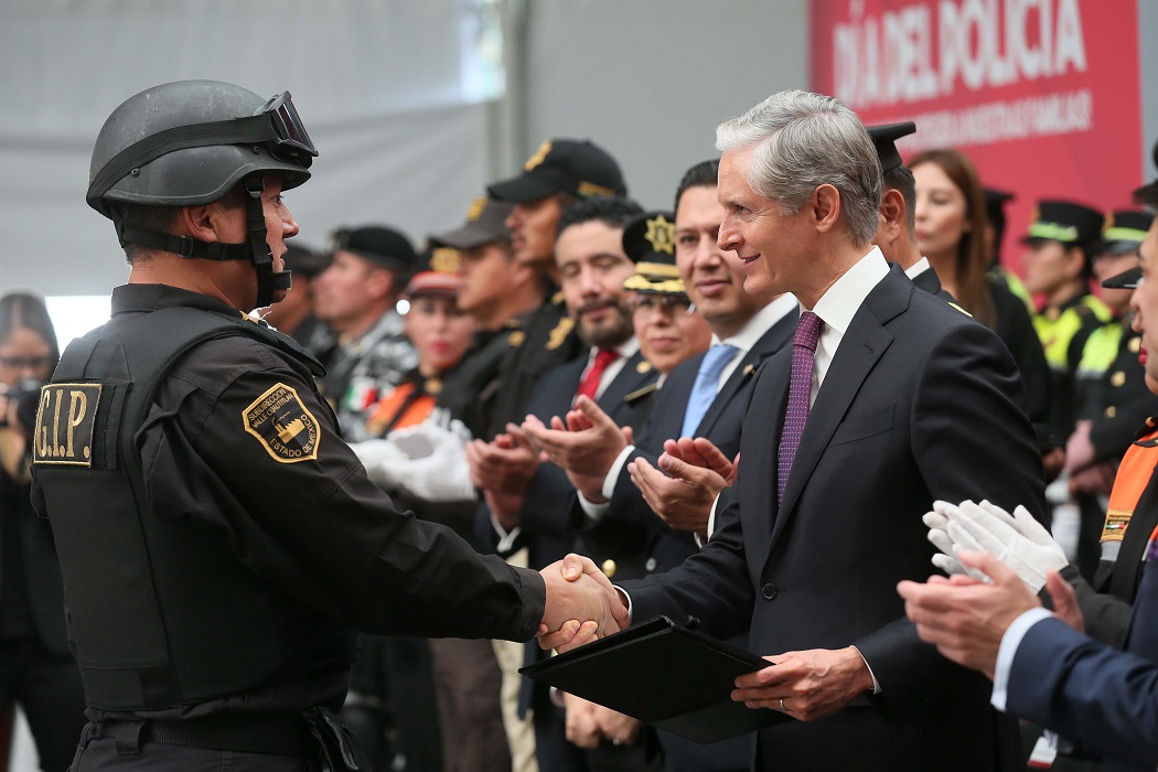 Ofrece Alfredo del Mazo aumento salarial y mejores prestaciones a policía estatal