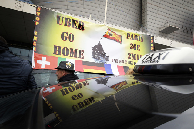 Dan revés a Uber en Europa; tendrá que regularse como empresa de taxis