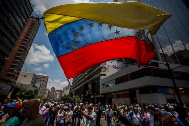 Venezuela comienza a tener mayores problemas para solventar su deuda