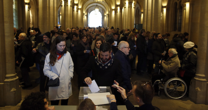 Catalanes elegirán a nuevo gobierno en unas elecciones sin precedentes