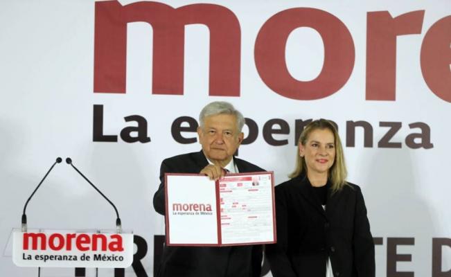 AMLO se registra como precandidato de Morena para la Presidencia