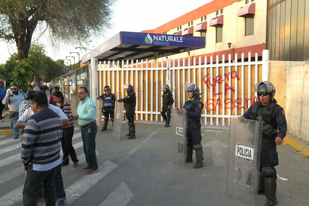 Pese a la represión, vecinos de Xochimilco insisten en clausura y reubicación de gasera