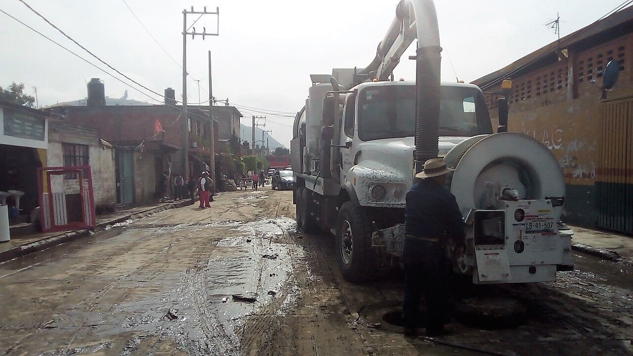 Reporta CAEM abatimiento de los niveles de agua en las calles del Edomex, luego de la caída de granizo
