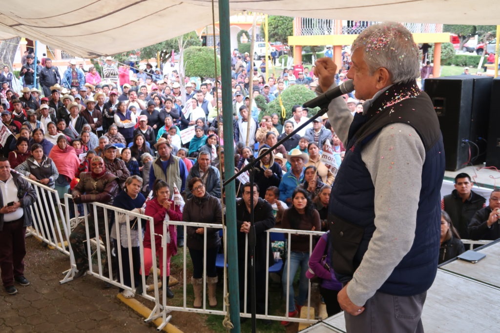 Expresa AMLO que Peña debe reflexionar y garantizar que haya una transición pacífica, democrática