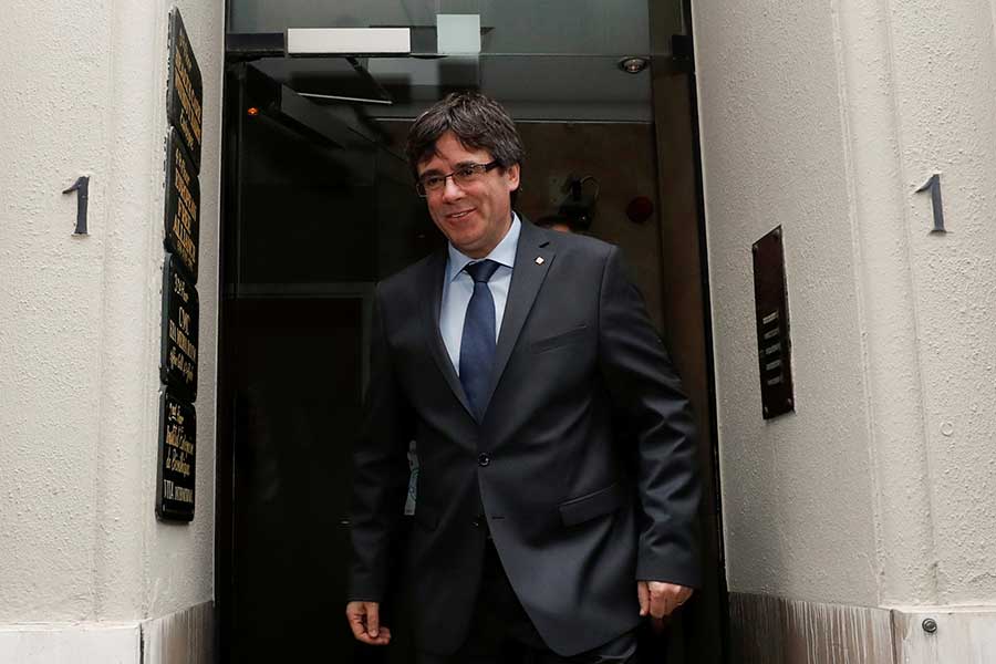 Parlamento catalán aplaza votación para elegir nuevo Presidente
