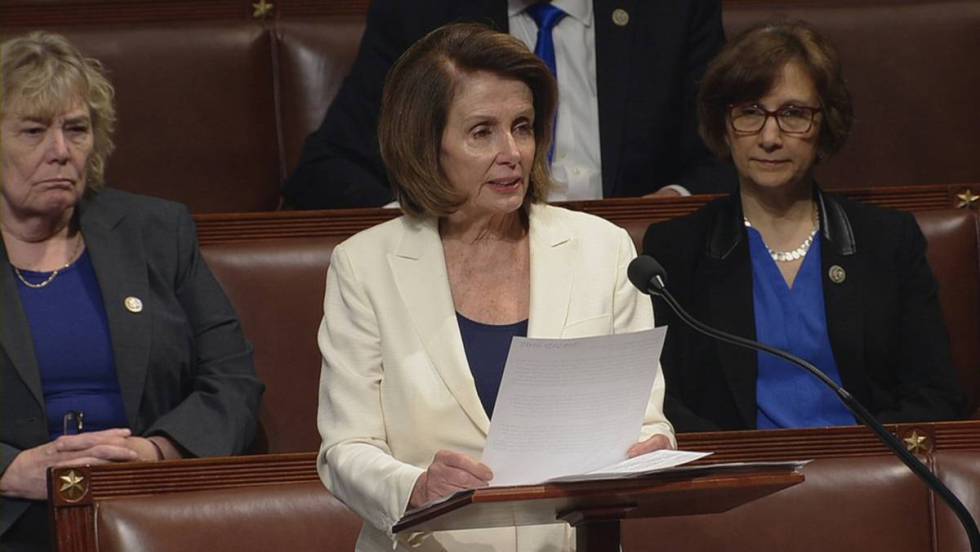 La demócrata Nancy Pelosi da discurso de 8 horas a favor de los dreamers; rompe récord