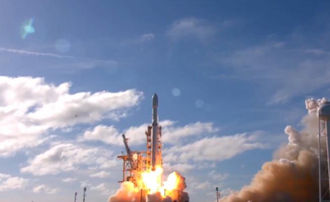 Todo un éxito, lanzamiento de Falcon Heavy, el cohete más potente del mundo