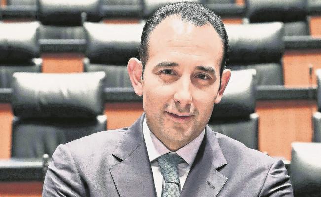 Gil Zuarth deja el Senado, pero no al PAN