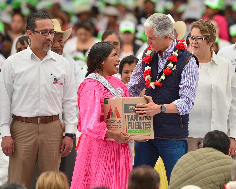 Inicia Alfredo del Mazo entrega de canastas alimentarias para tener familias mexiquenses fuertes