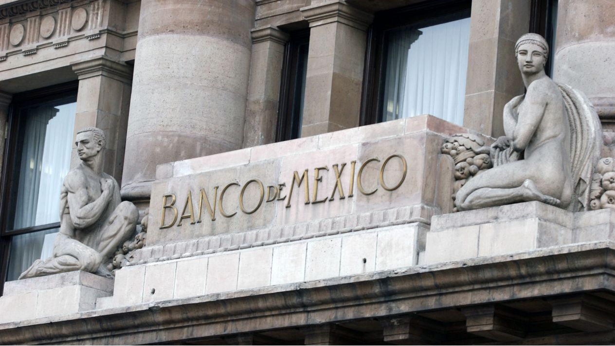 Analistas prevén un dólar más caro en 2019: Banxico
