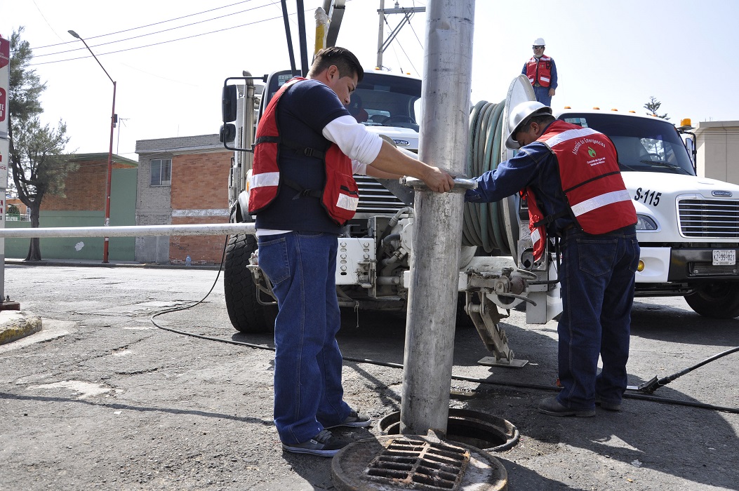 Avanza programa permanente de desazolve en Edomex para prevenir inundaciones