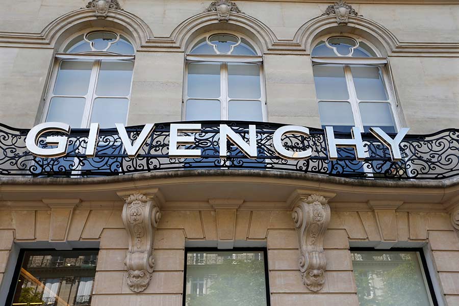 A los 91 años, fallece Hubert de Givenchy, legendario diseñador francés