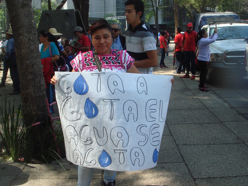 En el día del agua marchan civiles al Senado en contra de la “Ley Pichardo-Peña”