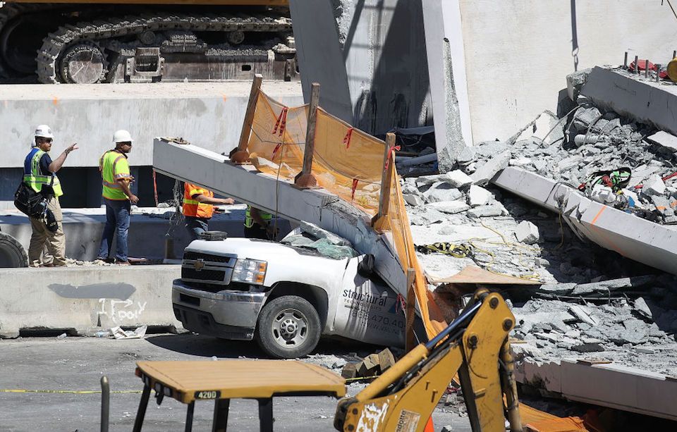 Terminan labores de rescate en el derrumbe del puente peatonal en Miami