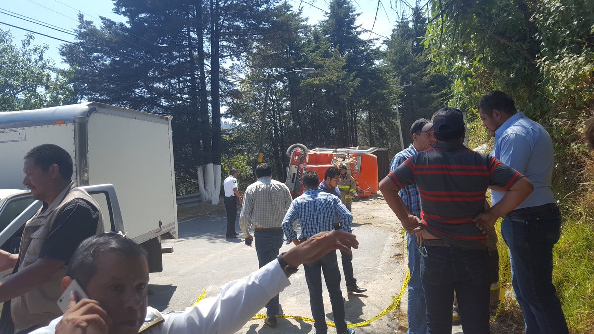 Camión aplasta auto en La Marquesa-Huixquilucan; mueren cinco