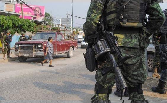SENDERO POLÍTICO: Más presencia militar en Michoacán