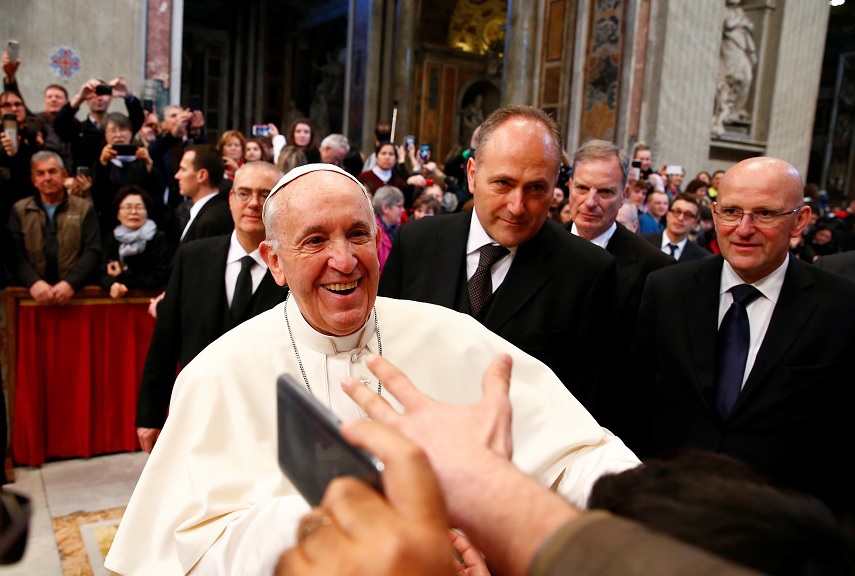 “Las misas no se pagan son gratuitas”, aclara el papa Francisco