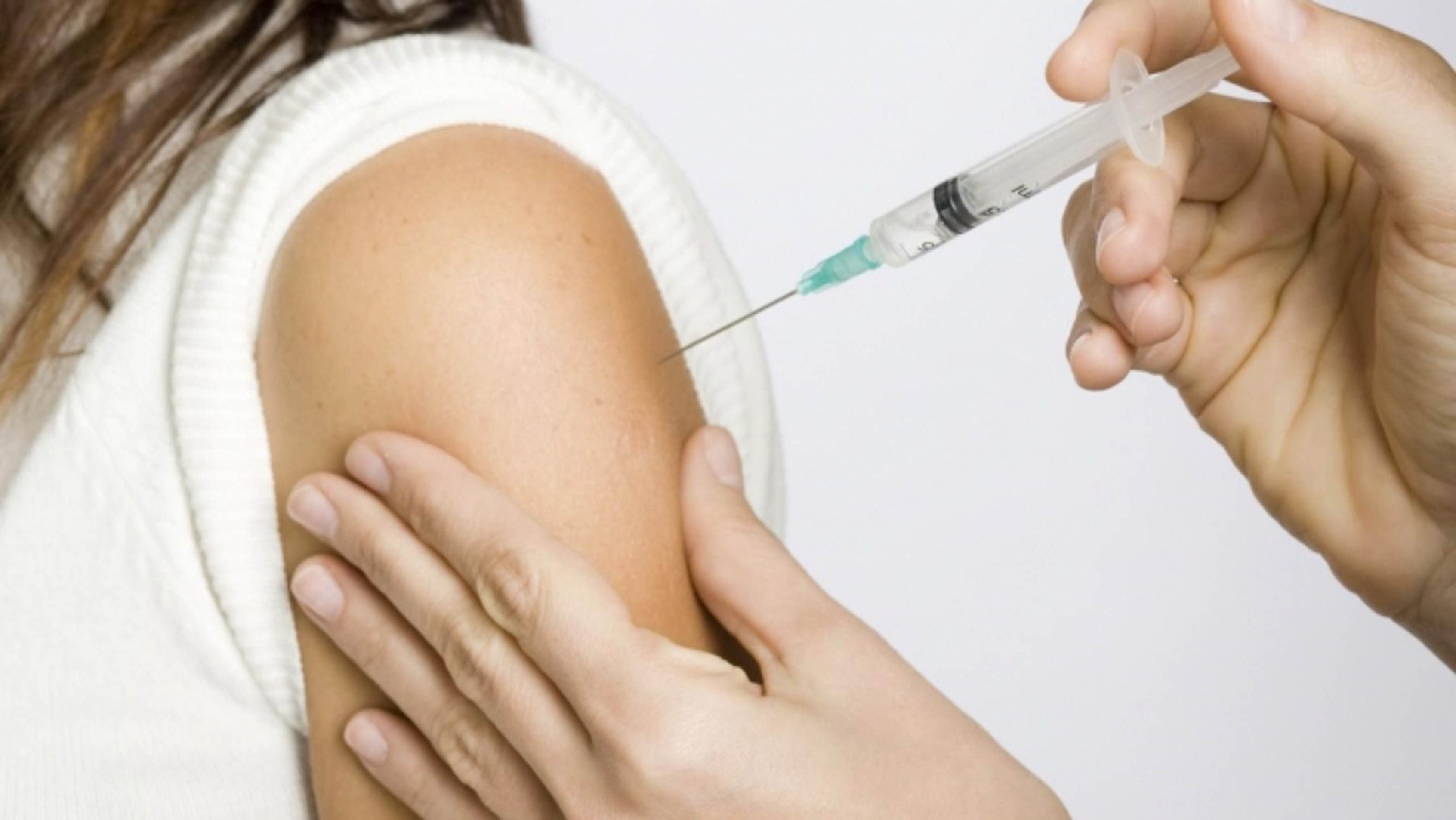 Negarse a las vacunas causa epidemias: experto de la UNAM