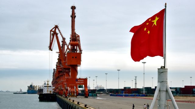 China impone aranceles a decenas de productos estadounidenses
