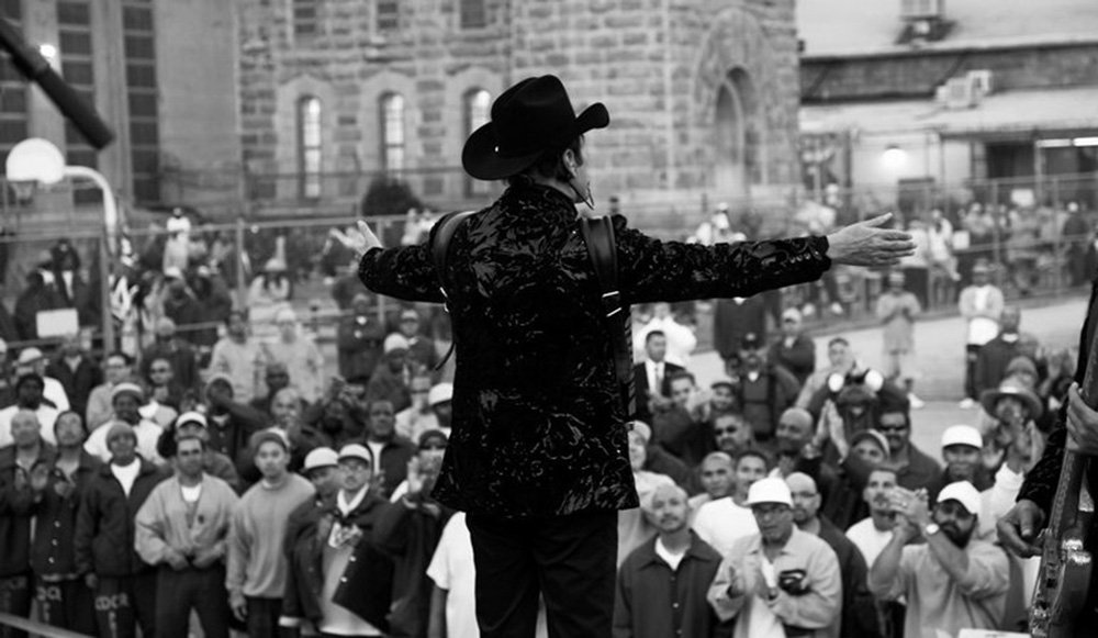 Los Tigres del Norte visitan la prisión de Folsom en Californa