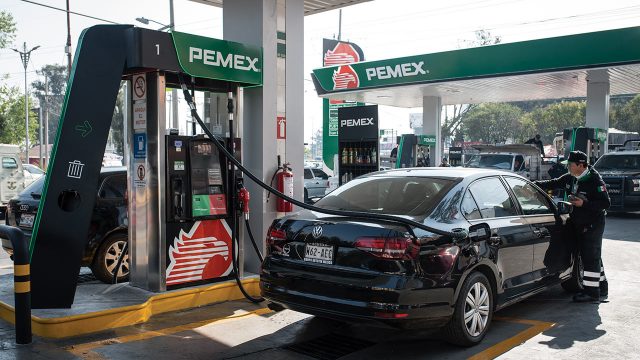 Por robo de gasolina, Pemex pierde 30 mil millones de pesos anuales