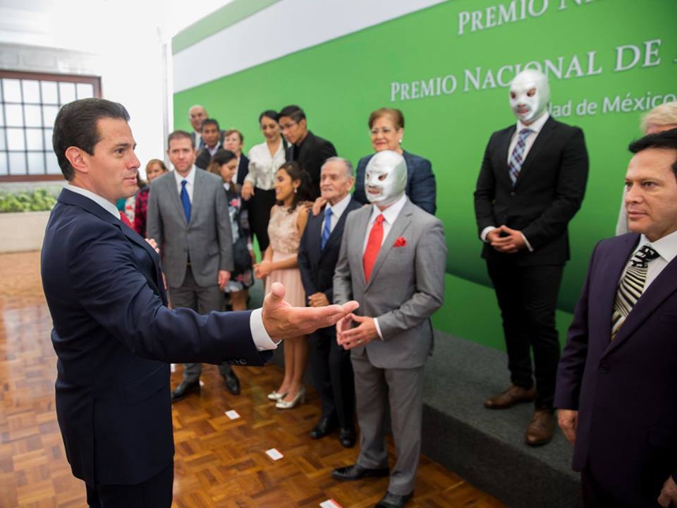 Peña Nieto entrega el Premio Nacional del Deporte; ‘Chicharito’, el ausente