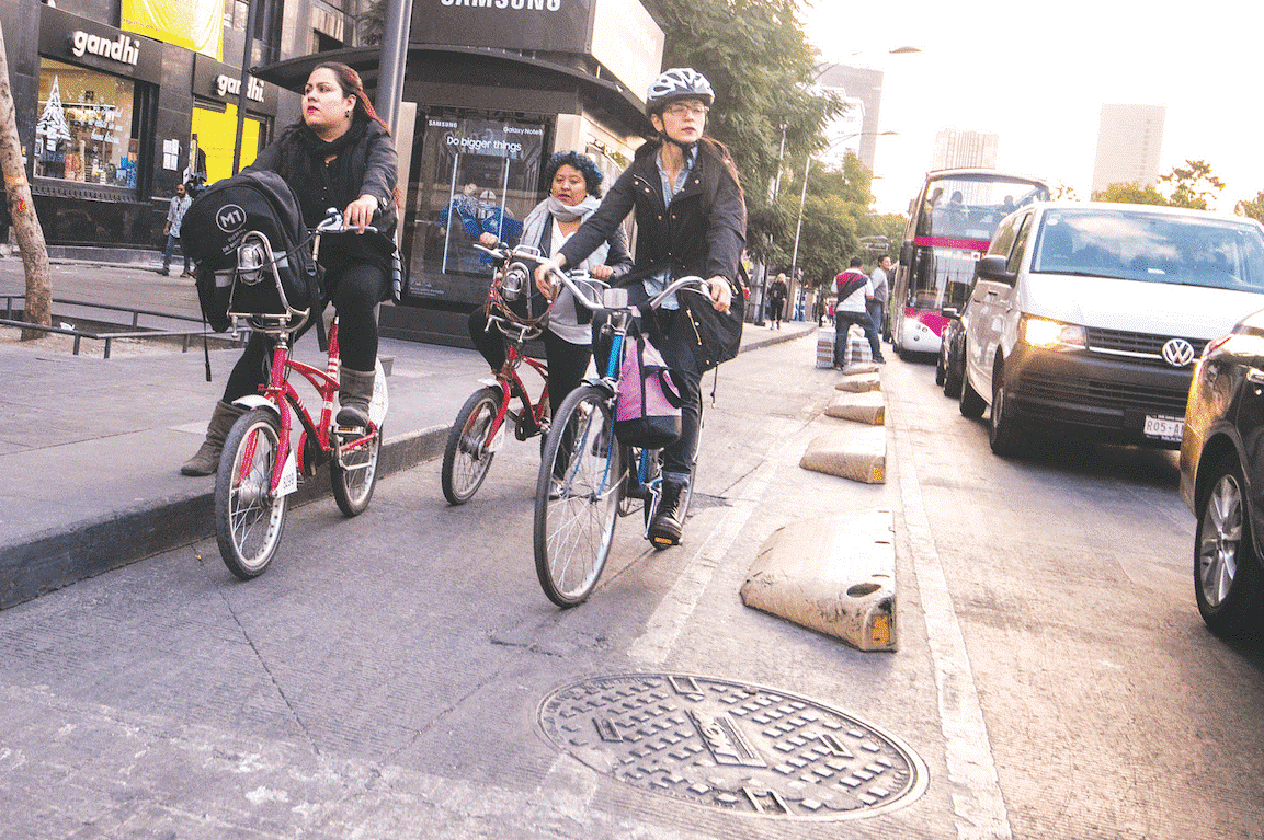 Debe privilegiarse el uso de la bicicleta y reconvertir al Metrobús en un transporte eléctrico: marco rascón