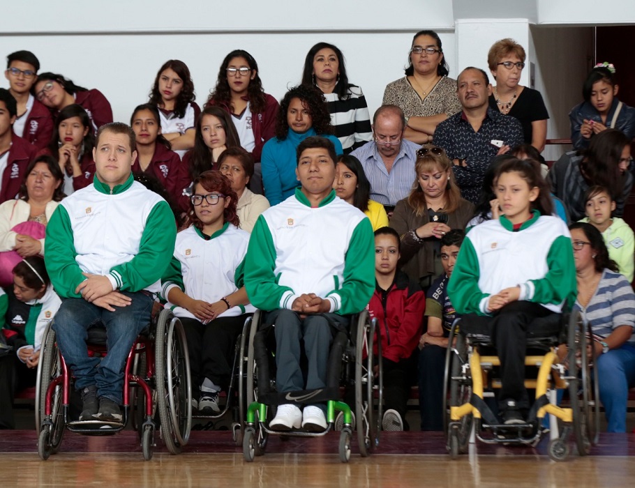 Abanderan a delegación mexiquense de deportistas sobre silla de ruedas