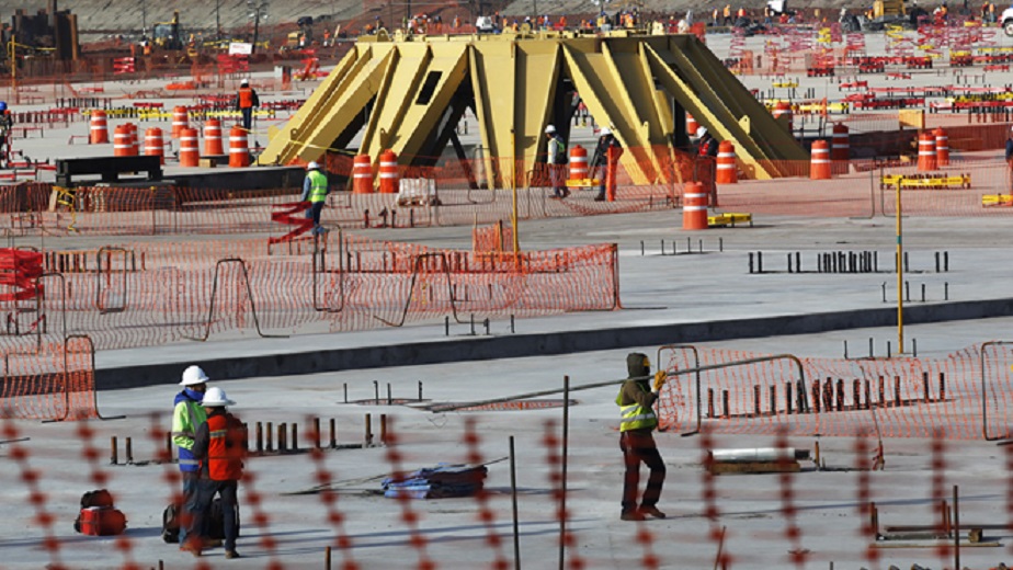 ECONOMÍA Y POLÍTICA: Nuevo aeropuerto y maestría política