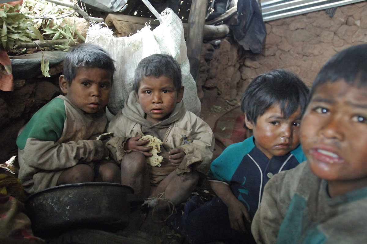 En México, cinco de cada 10 niños viven en pobreza: Coneval