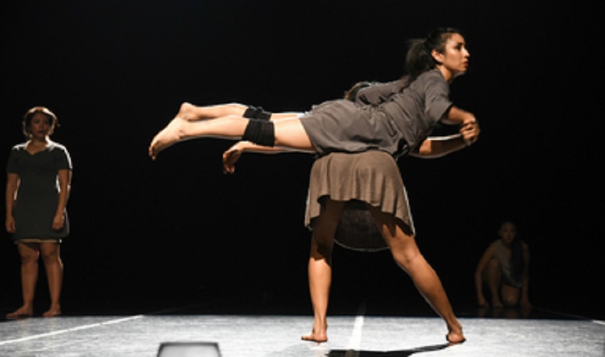 Sorecer/Una pieza urgente intervenida por sorecer 360 °, coreografía que propone a las mujeres florecer juntas