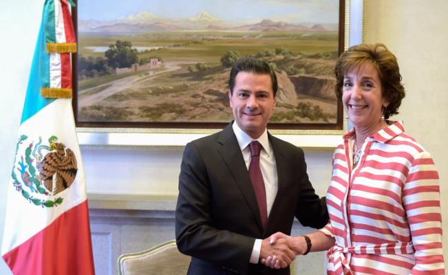 Peña Nieto se reúne con Roberta Jacobson en su último día como embajadora