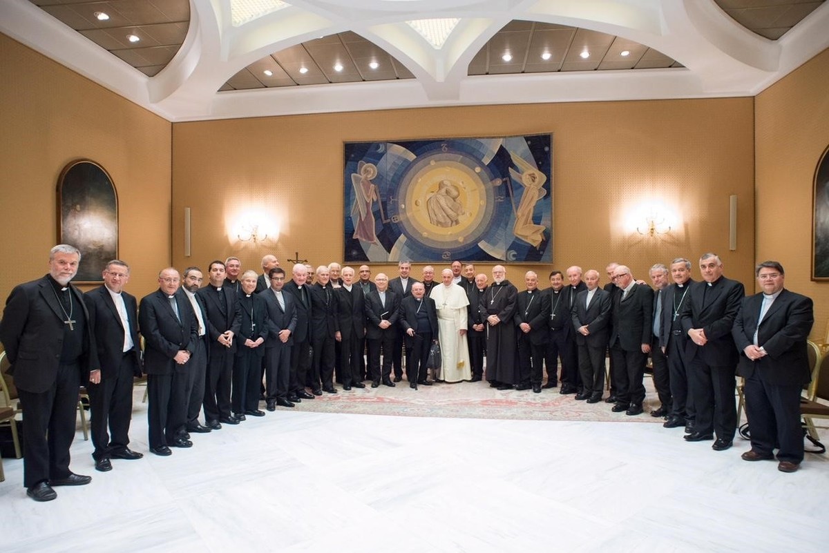 Todos los obispos chilenos presentan su renuncia ante el Papa tras escándalos de pederastia