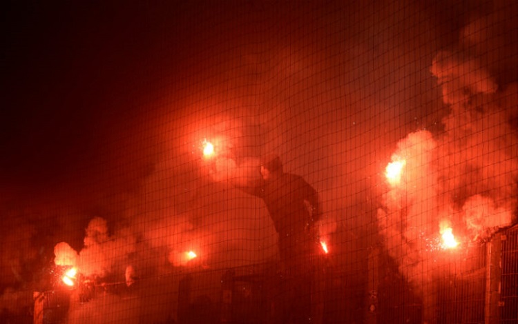 Aficionados paran partido que marcaría descenso del Hamburgo S.V.