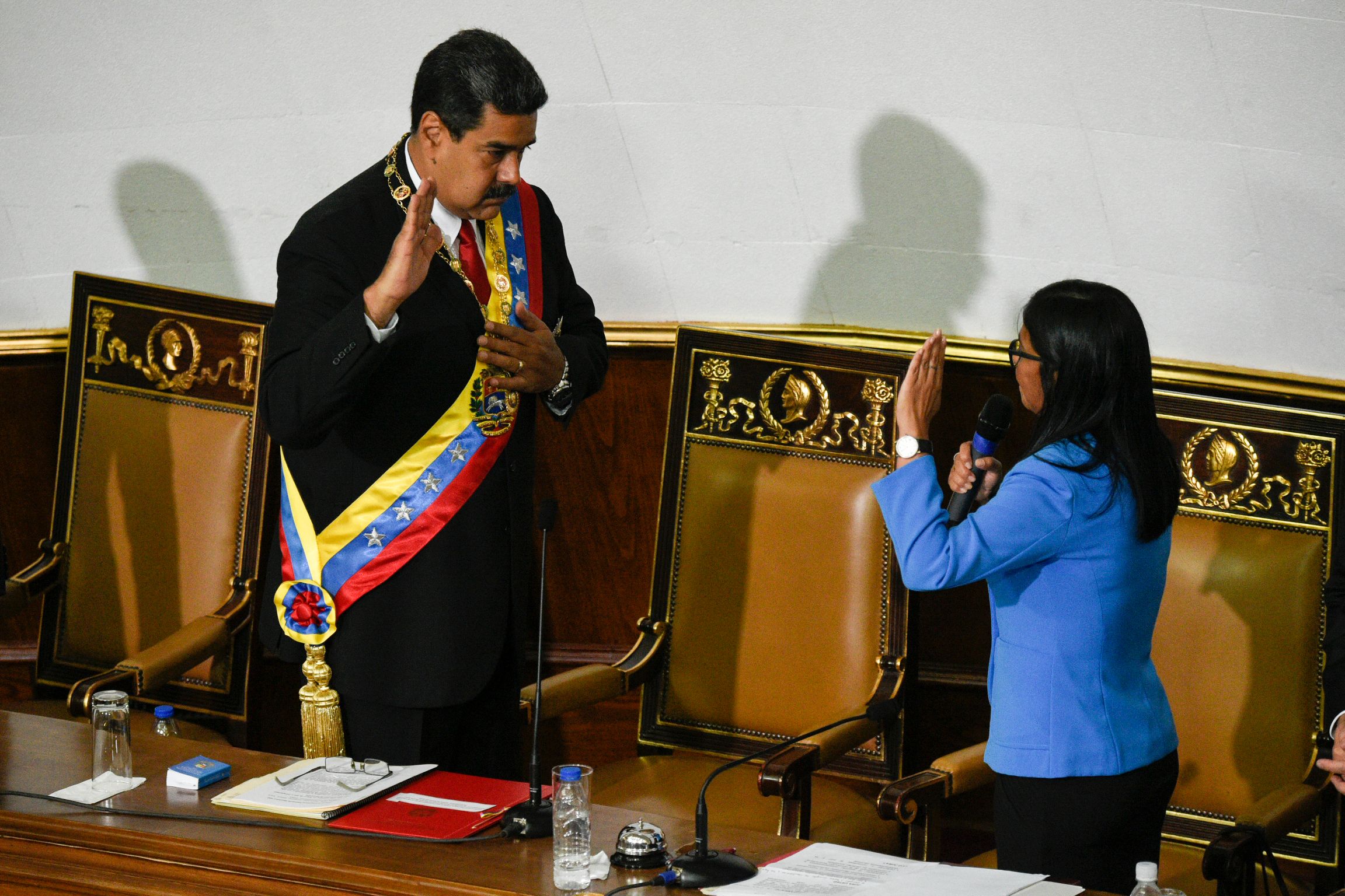 Nicolás Maduro adelanta juramento como presidente reelecto de Venezuela