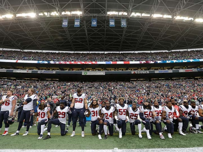 Gana la censura en la NFL: Todos deben estar de pie en el campo durante el Himno