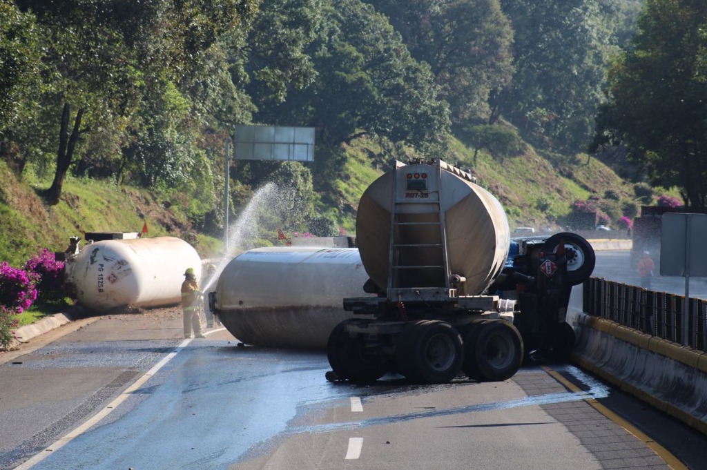 Choque provoca cierre de autopista México-Cuernavaca