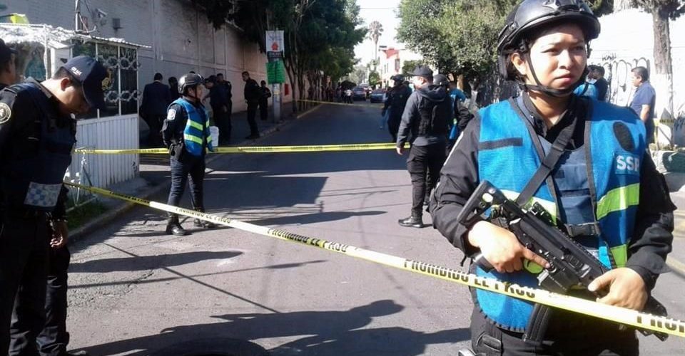 Intento de asalto a camioneta de valores deja un muerto y tres heridos en Iztapalapa