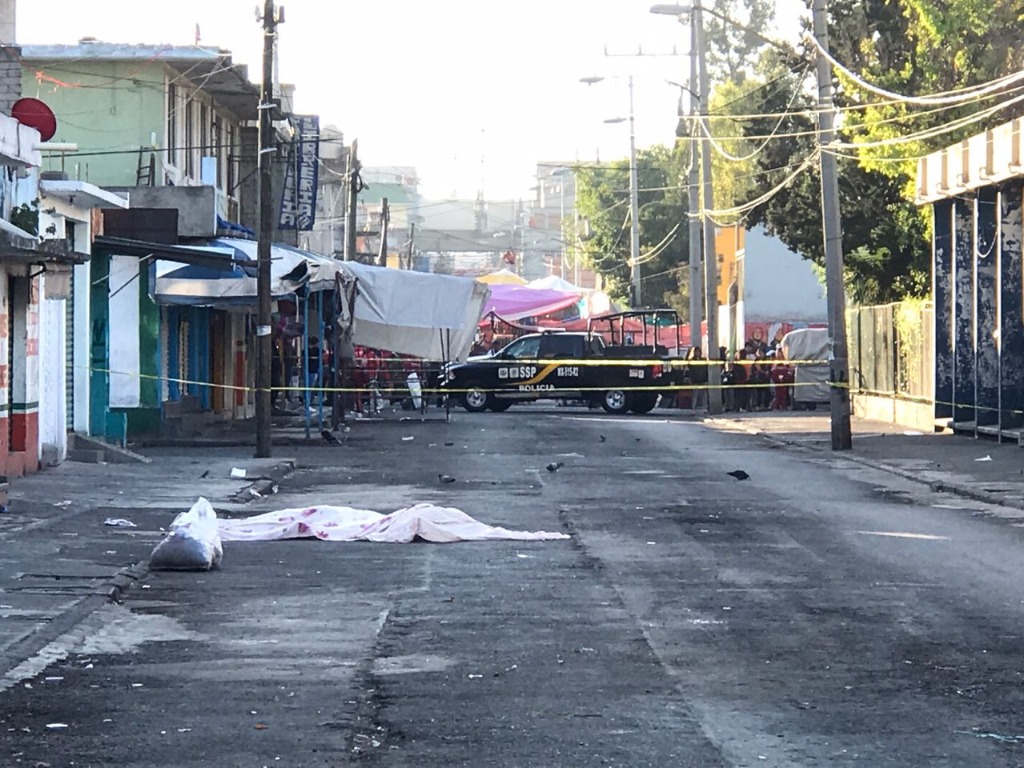 Abandonan tres cuerpos con señales de tortura en calles de Iztapalapa