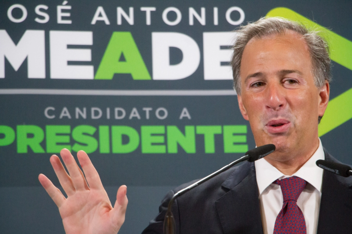 Meade presume publicación de su libro, pero no sabe cuál es el título