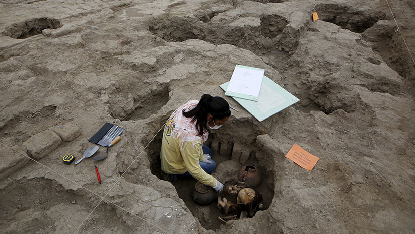 Expertos encuentran una momia intacta de mil años de antigüedad en Perú