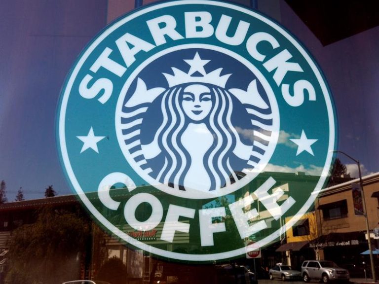 Nestlé compra los derechos para vender productos Starbucks