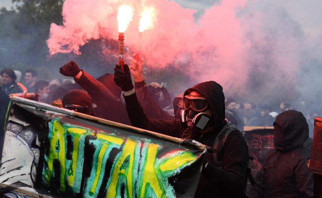 Se registran disturbios en manifestación por el Día del Trabajo en París